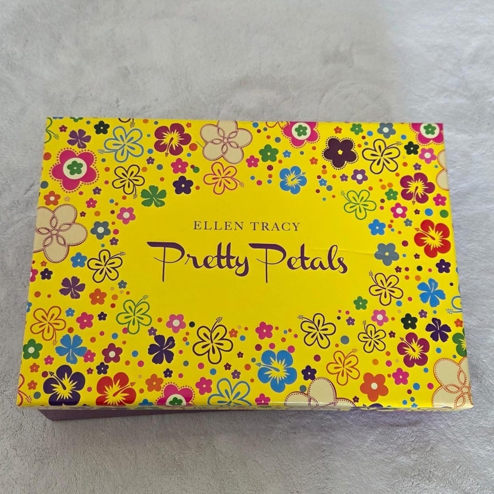 Ellen Tracy Pretty Petals Bath & Body Set - Yellow Floral